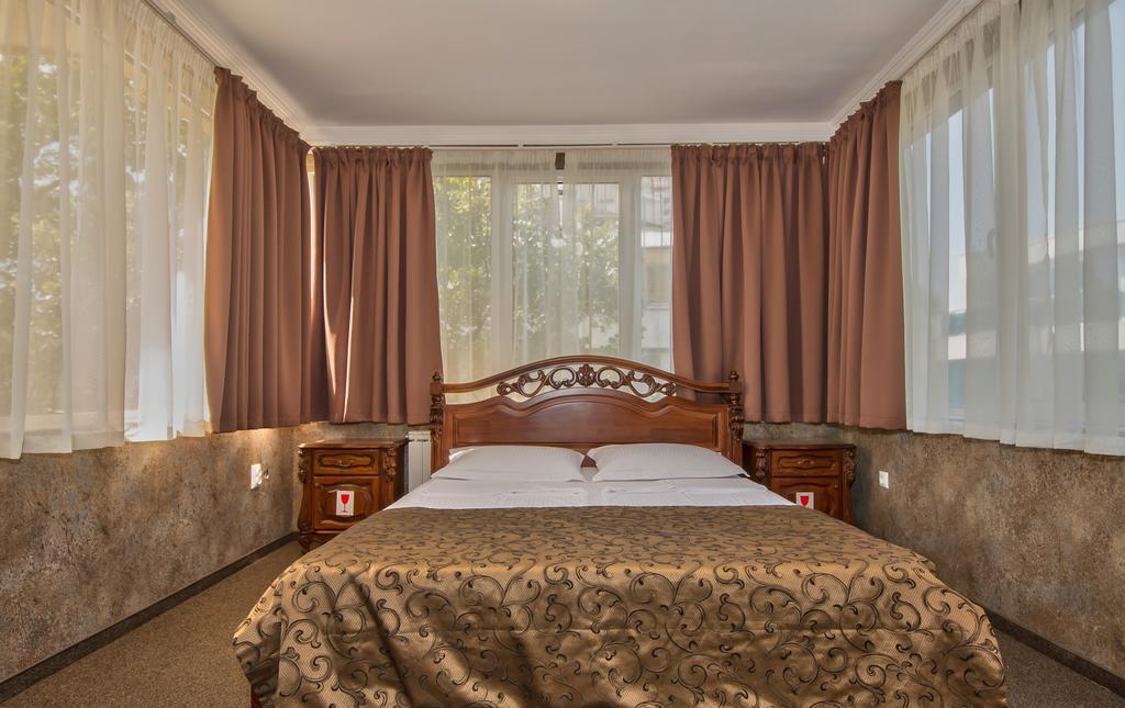 Hotel Perfect Varna Exterior photo